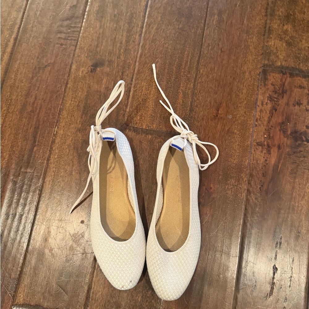 Rothy’s The Square Wrap in Blanc